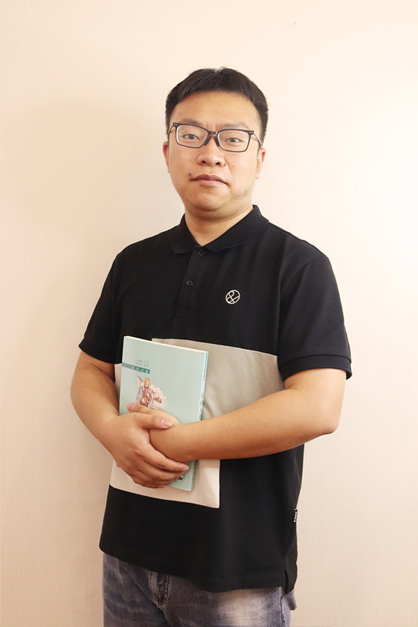 延川杨斌 本科学历，毕业于西安航空学院